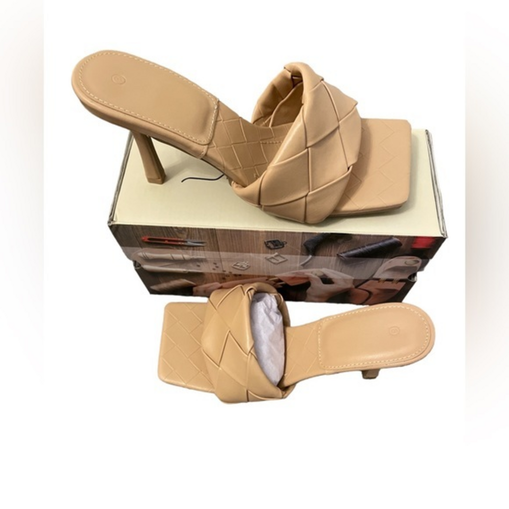 Women’s Square Open Toe Heeled Woven Stiletto Mule Quilted Sandal 8 Nude Tan NIB